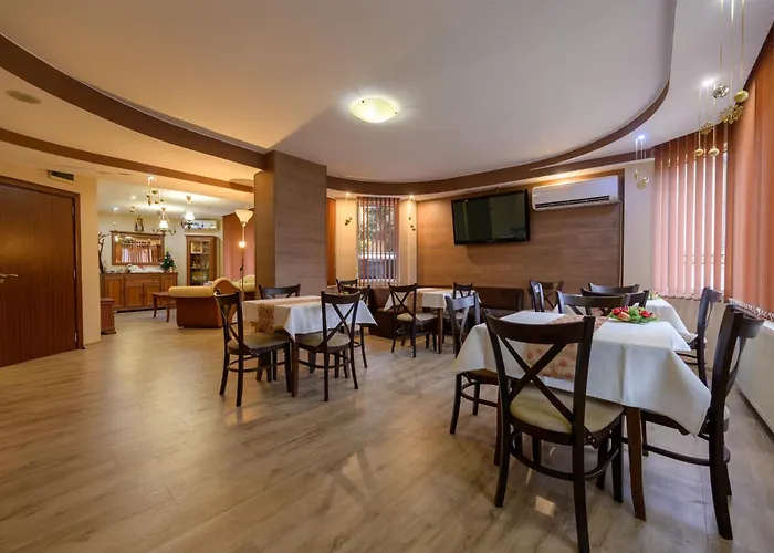 ахат- Guest house 3*